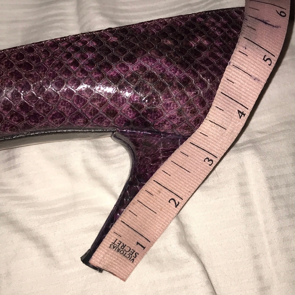 Stuart Weitzman Purple/Black Snake Print Heel - image 8